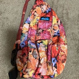 SOLD—HTF Kavu Leaf Me Be Rope Sling Bag EUC
